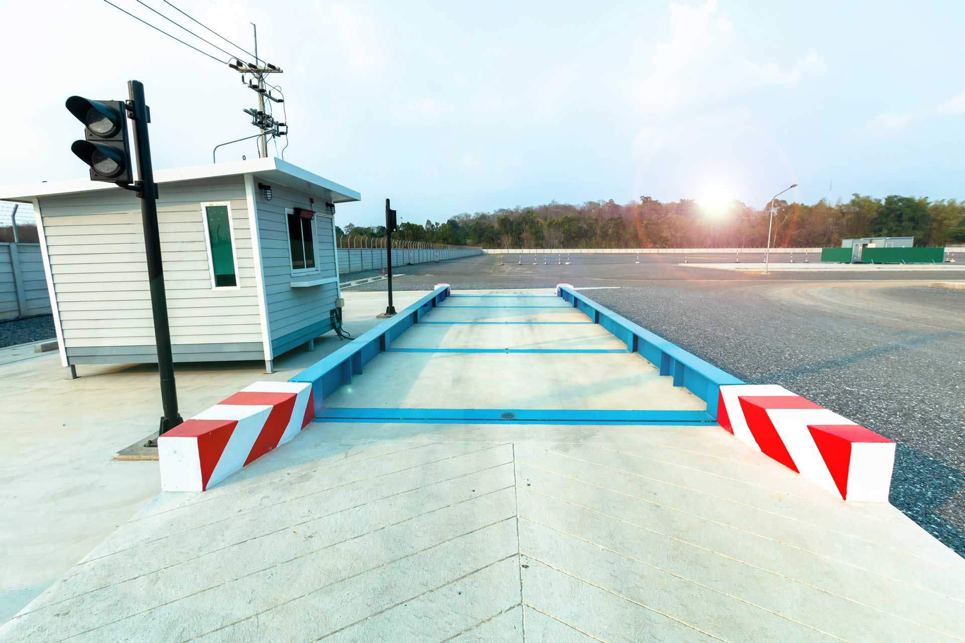 A blue and red scale is sitting on the side of a road.