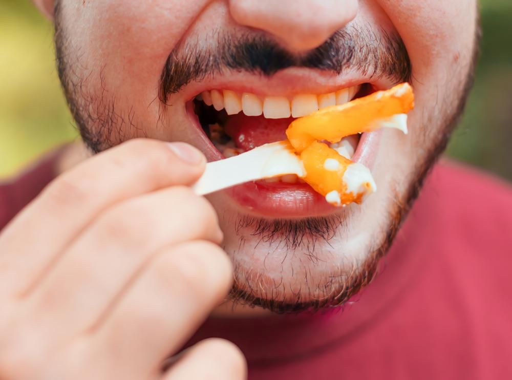 Eating with a dental flipper