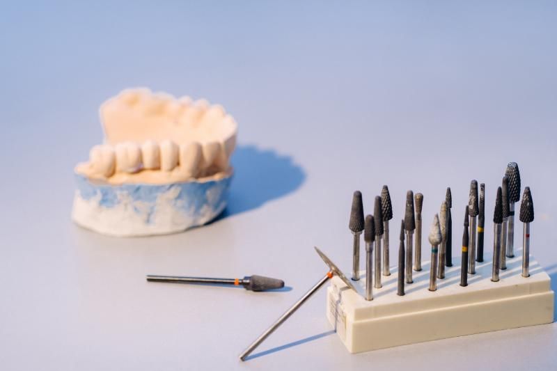 materials used in dental implants