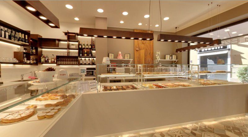 Interno della pasticceria