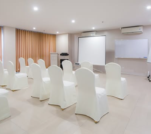 Fully Equipped Function Rooms for your meetings