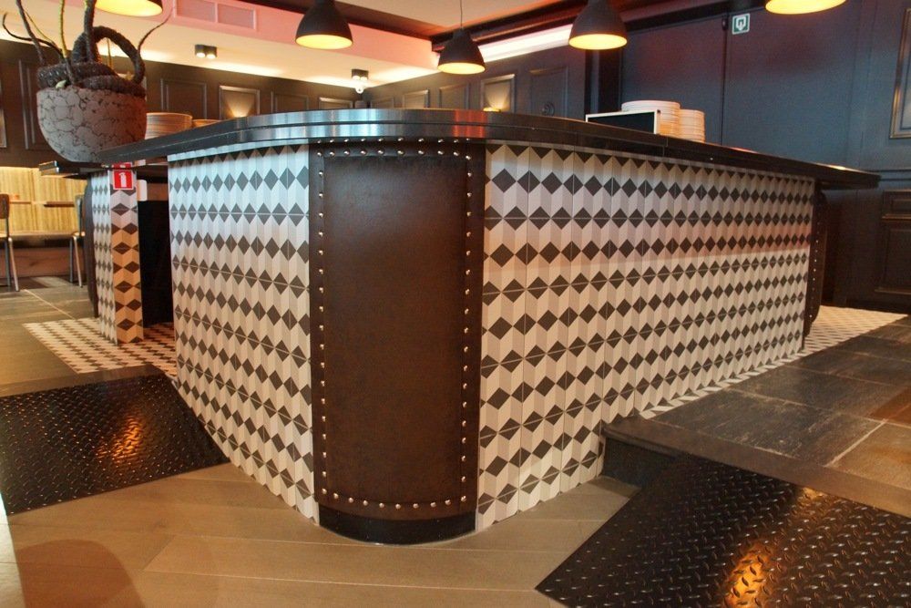 Bekleding togen.  Gestoffeerde aankleding togen. Stofferen maatwerk. Schrijnwerkerij. Stoffeerderij. Maatwerk. Ontwerp interieurbouwers, interieurdesigners, interieurarchitecten. Voor horeca, retail, zorg en bedrijven.