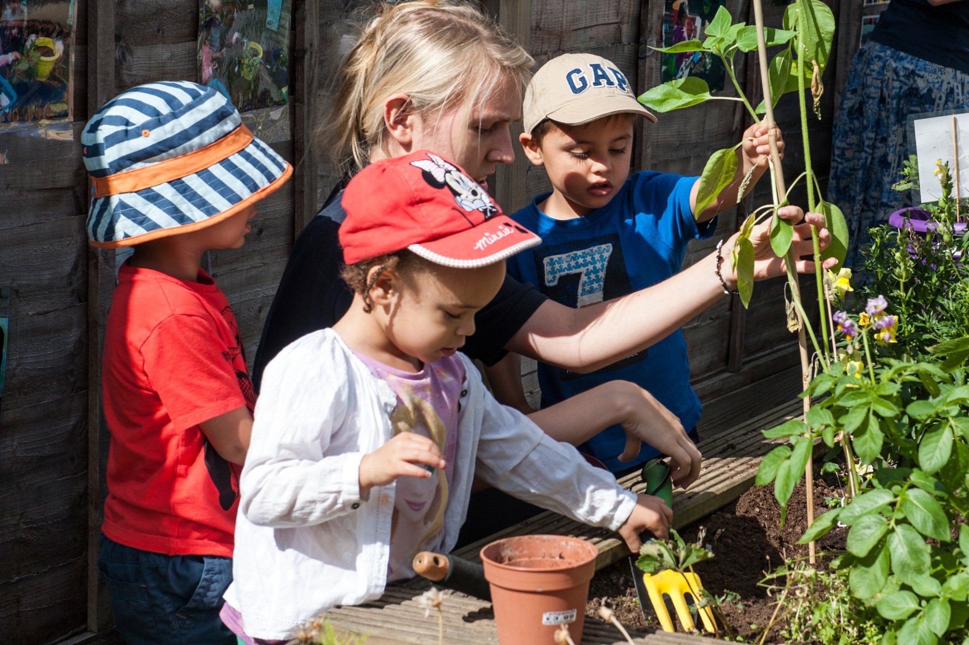 kids planting and gardening