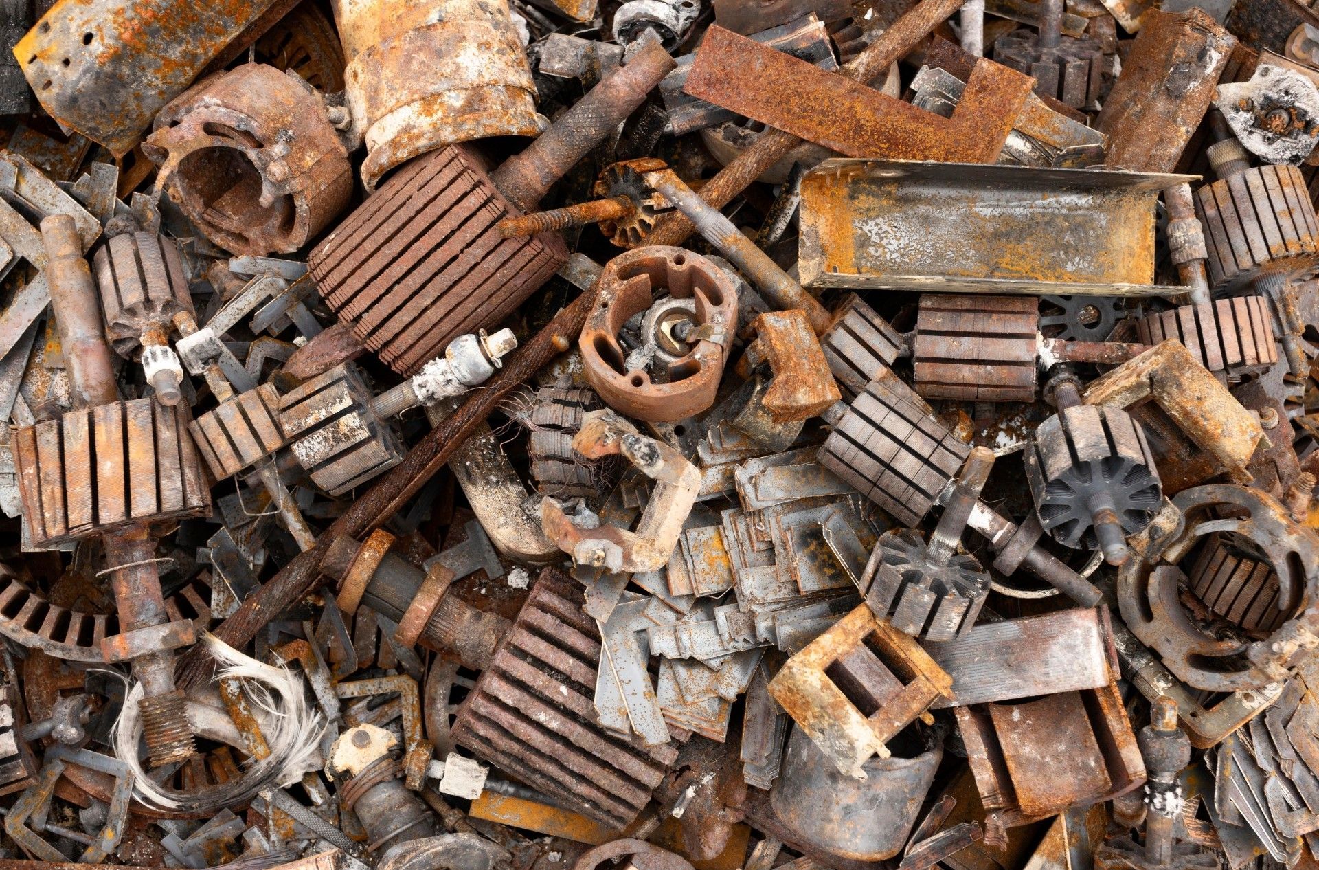 Mac's Junk Removal | A pile of rusty metal scraps is sitting on the ground.