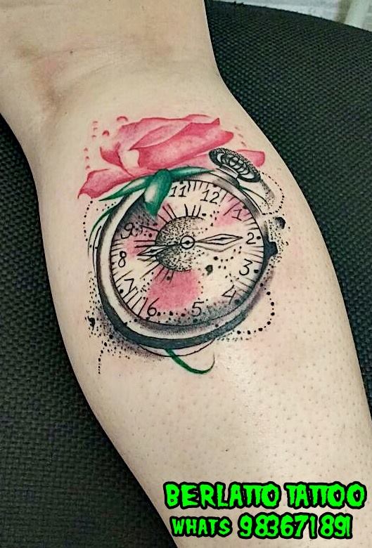 Tatuagem Relógio de Bolso com uma Rosa Berlatto Tatto Studio