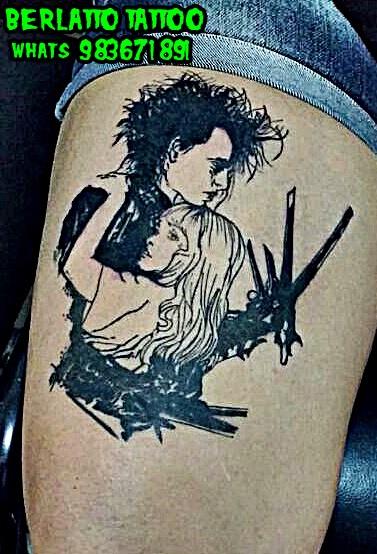 Tatuagem Edward Mãos de Tesoura Berlatto Tatto Studio