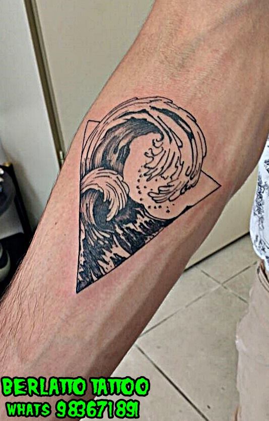 Tatuagem Ondas do Mar no Antebraço Berlatto Tatto Studio