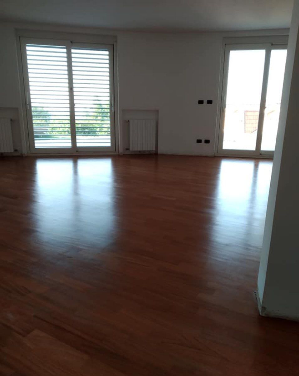 pavimento in legno lucido
