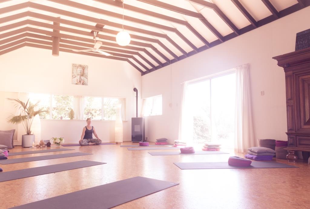 De yogaruimte van Yoga Atelier Epe