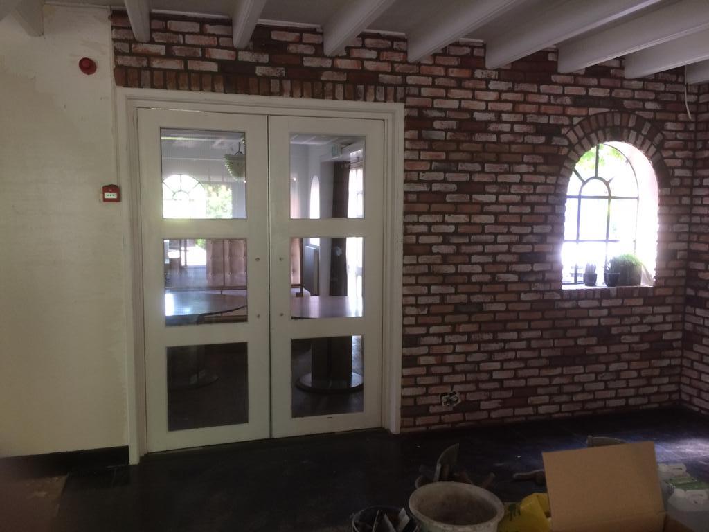 Steenstrips in restaurant 3