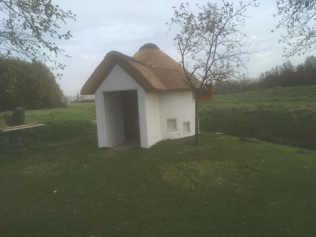 Medicatie hutje gemetseld en gestuct 2