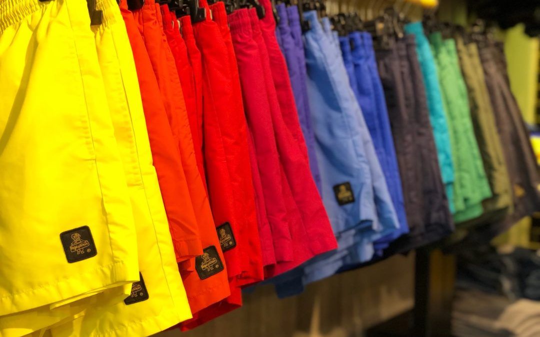 Assortimento di costumi maschili