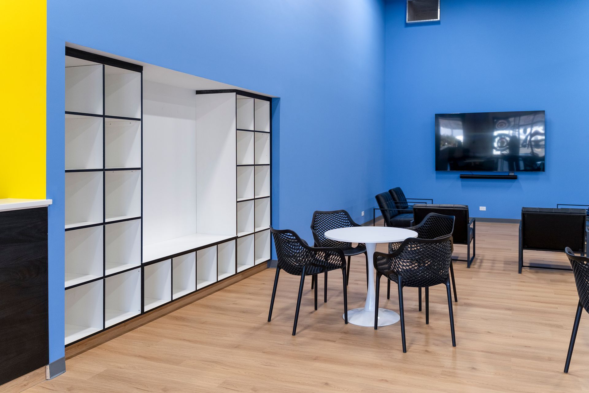 There is a table and chairs in the middle of the room.