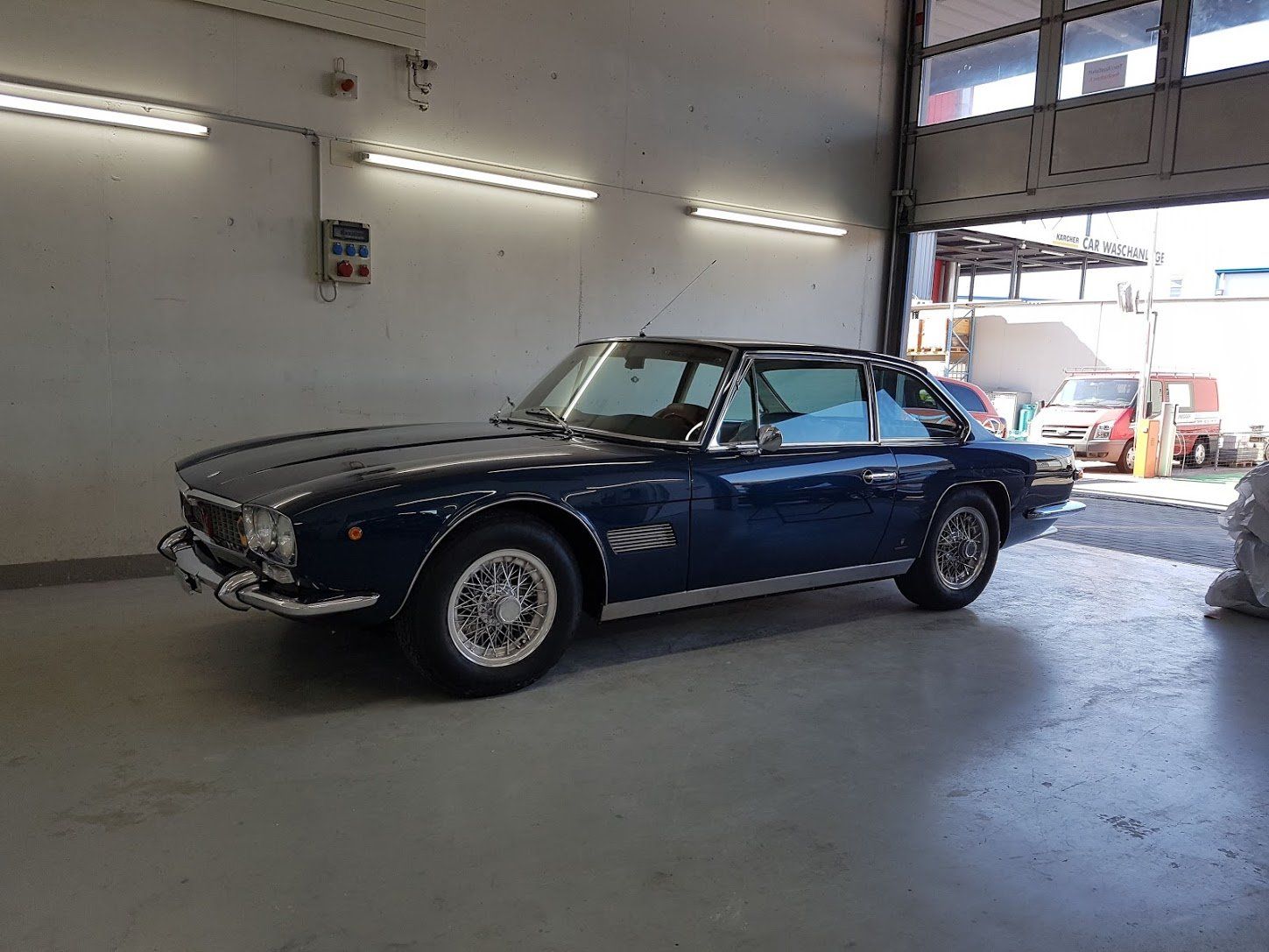 reparaturen taravella schwarzes auto