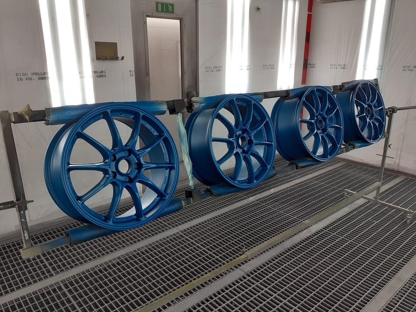 Autofelgen blau - waschen