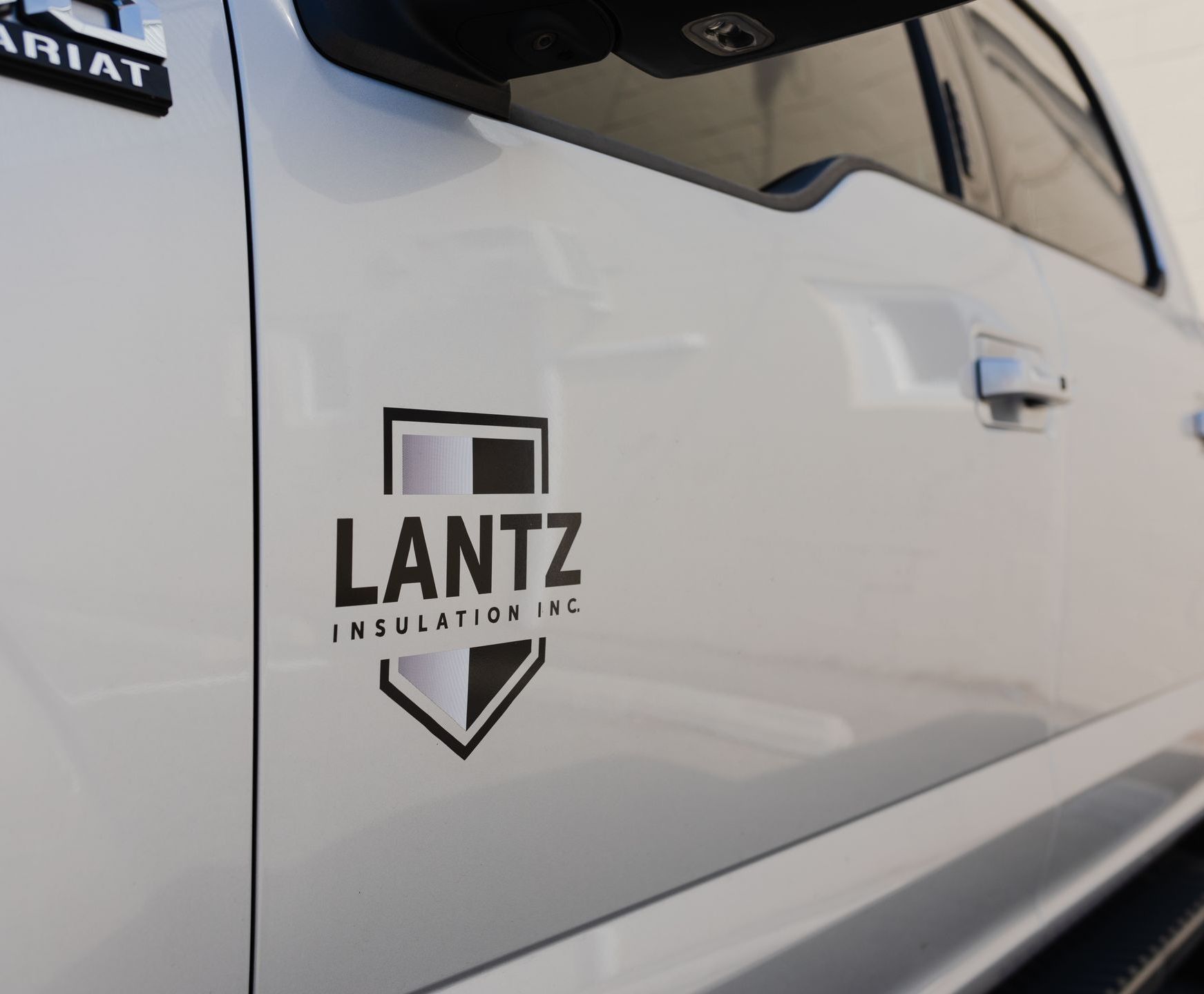 A white truck with the word lantz on the side