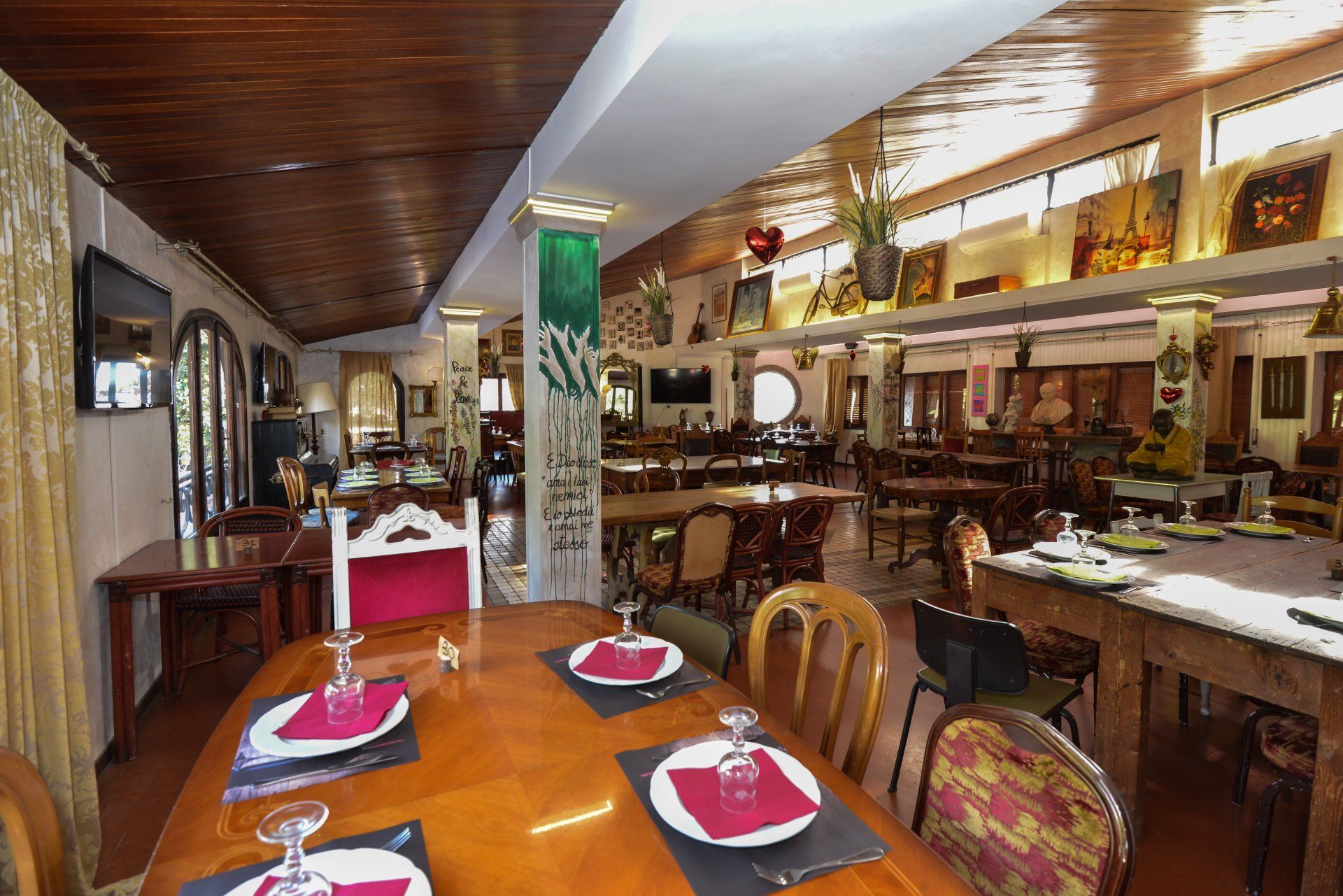 tavolo apparecchiato