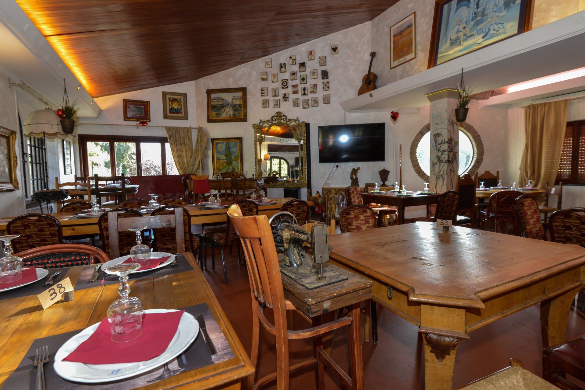 tavoli in un ristorante