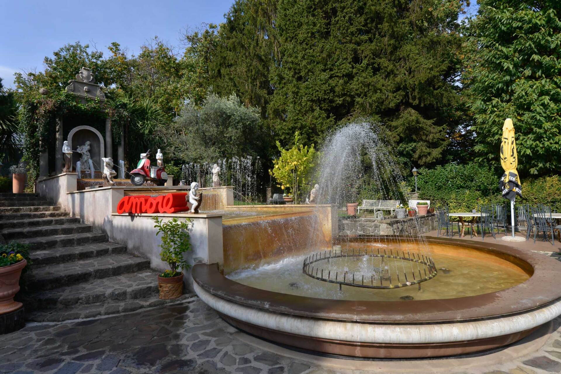 ristorante con giardino esterno