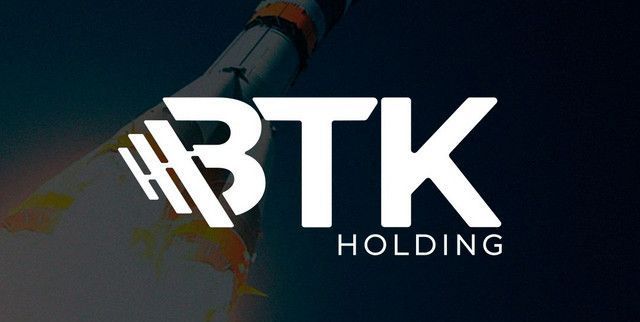 Um logotipo para btk holding com um foguete ao fundo