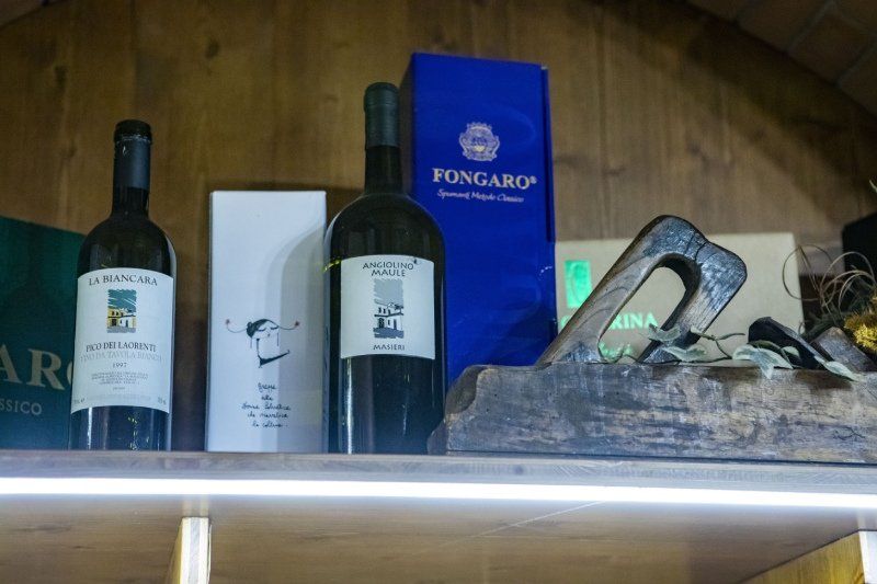 Selezione di vini in cantina