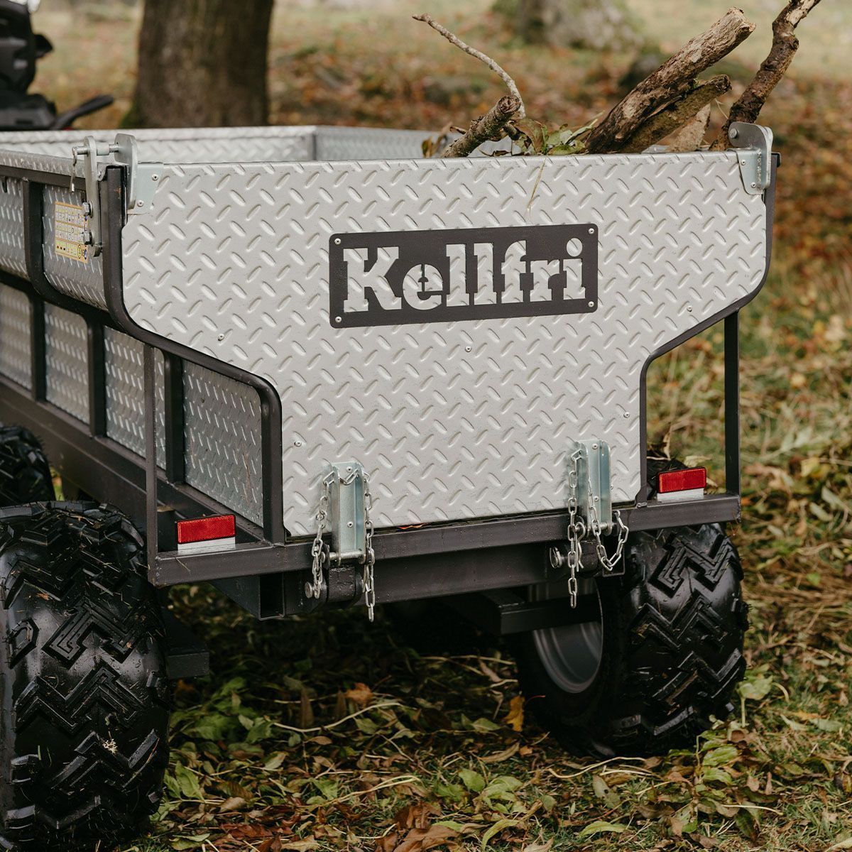 Przyczepa wywrotka Quad 1420 kg z funkcją wywrotu elektrohydraulicznego Kellfri