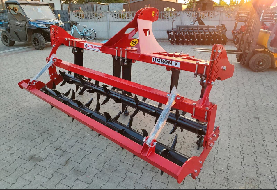 Cultivateur à ameublissement profond 3m avec rouleau STRUMYK