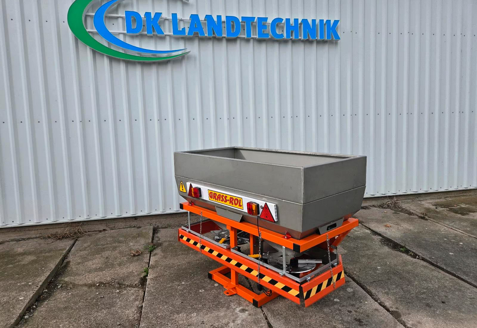 Rozsiewacz nawozów 600-1000 litrów z oświetleniem