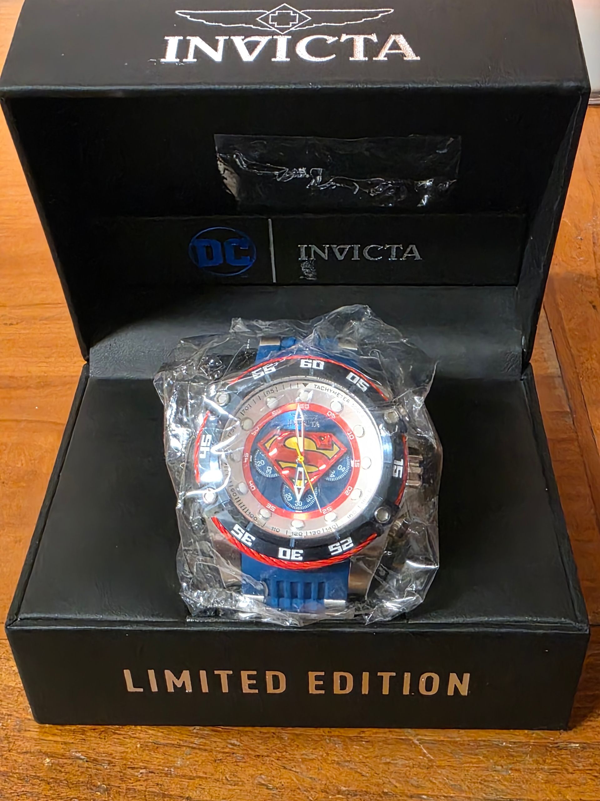 Invicta DC Comics Pro Diver Men's Superman Limited Edition Blue Watch
