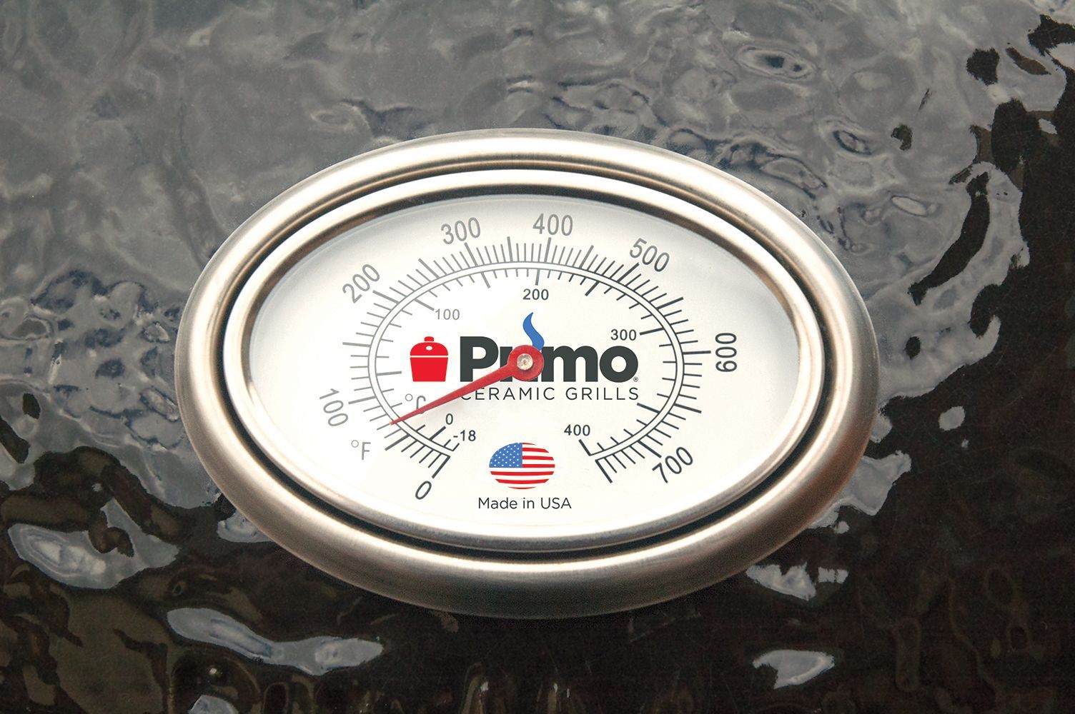 Op een tafel staat een thermometer van het merk Primo