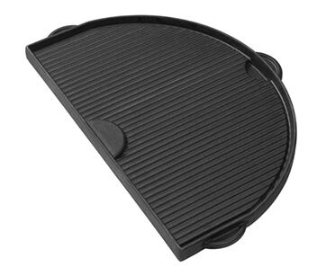 Een zwart dienblad met een handvat op een witte achtergrond