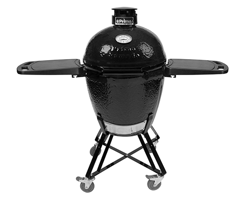 Een zwarte bbq-grill zit op een standaard op een witte achtergrond.