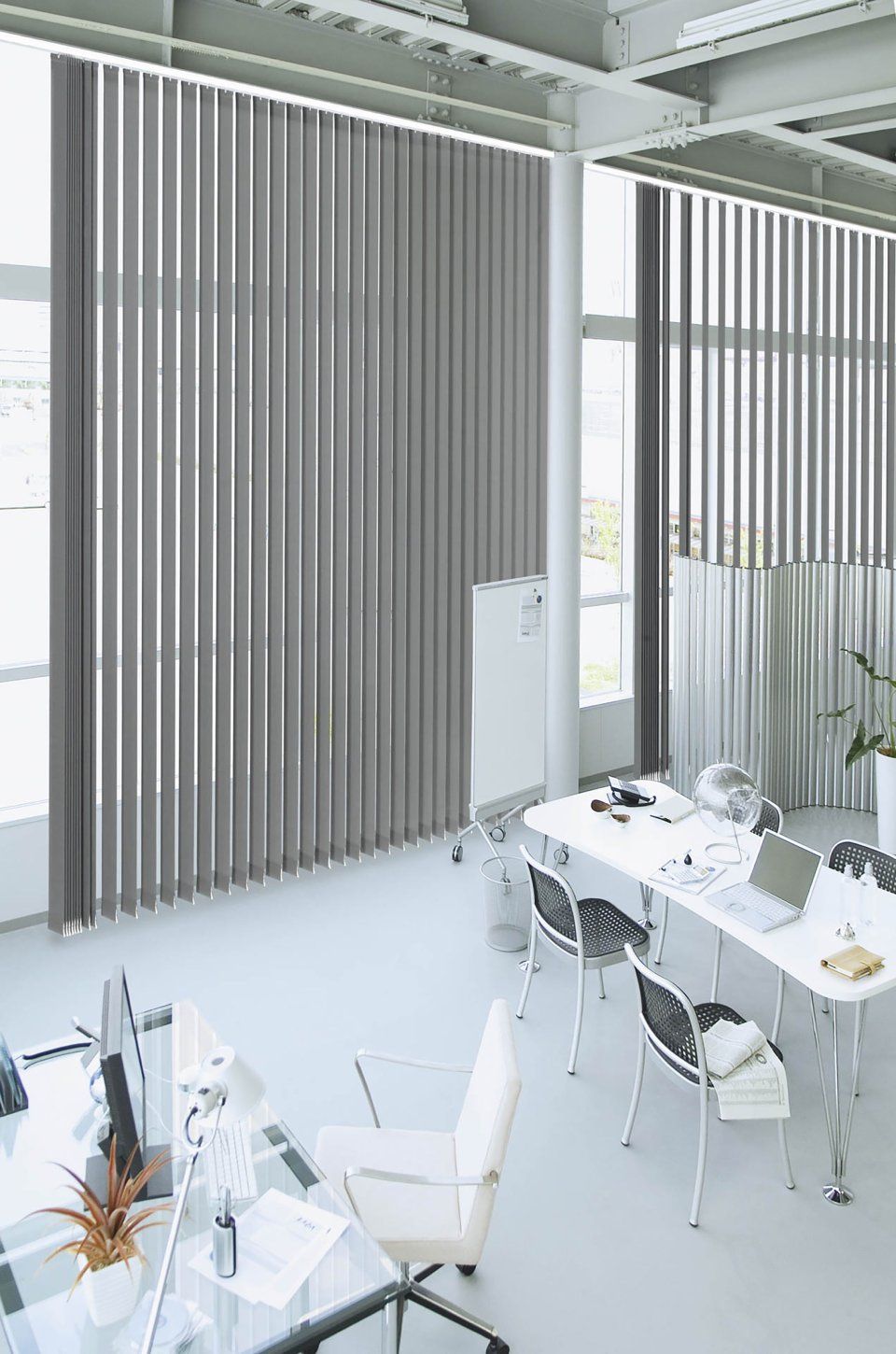 tende all'interno di un ufficio