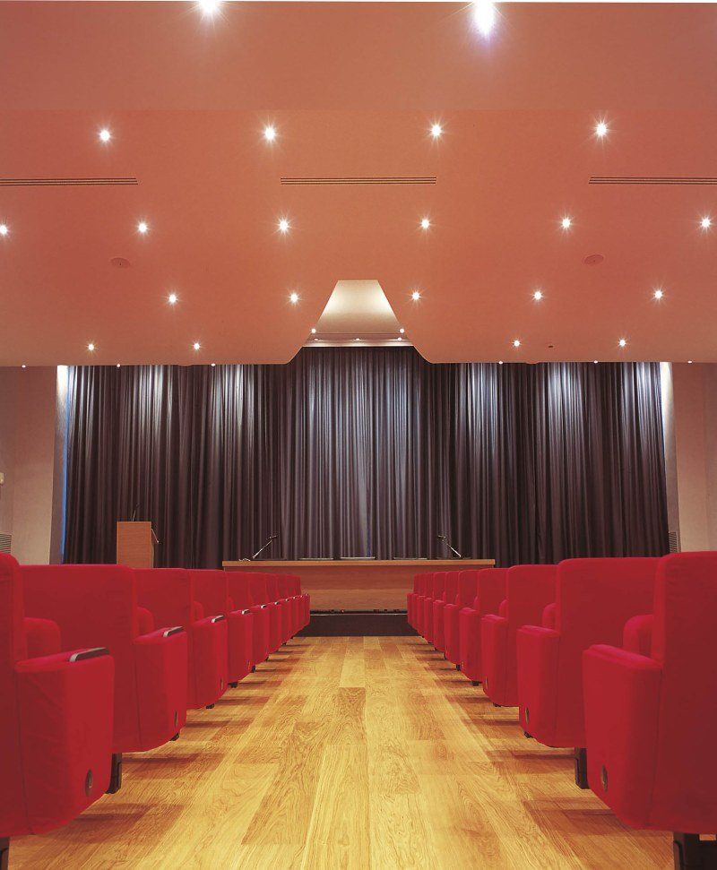 tenda di colore grigio scuro