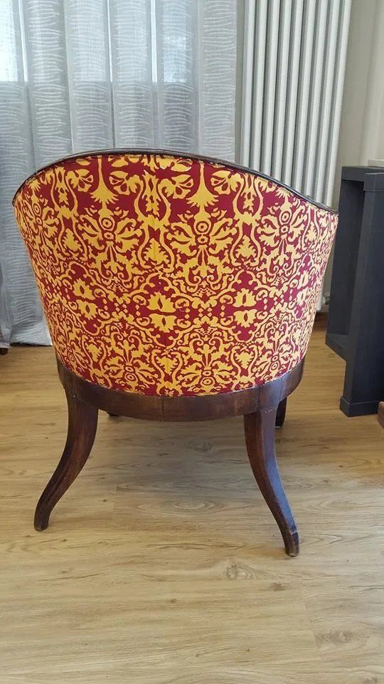 poltrona storica imbottita dagli artigiani