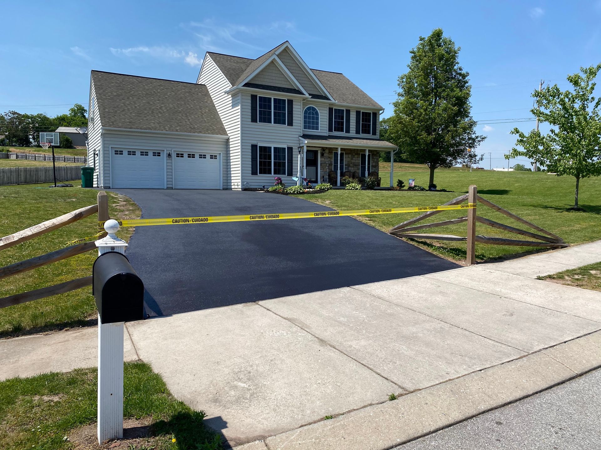 A large house with a mailbox in front of it