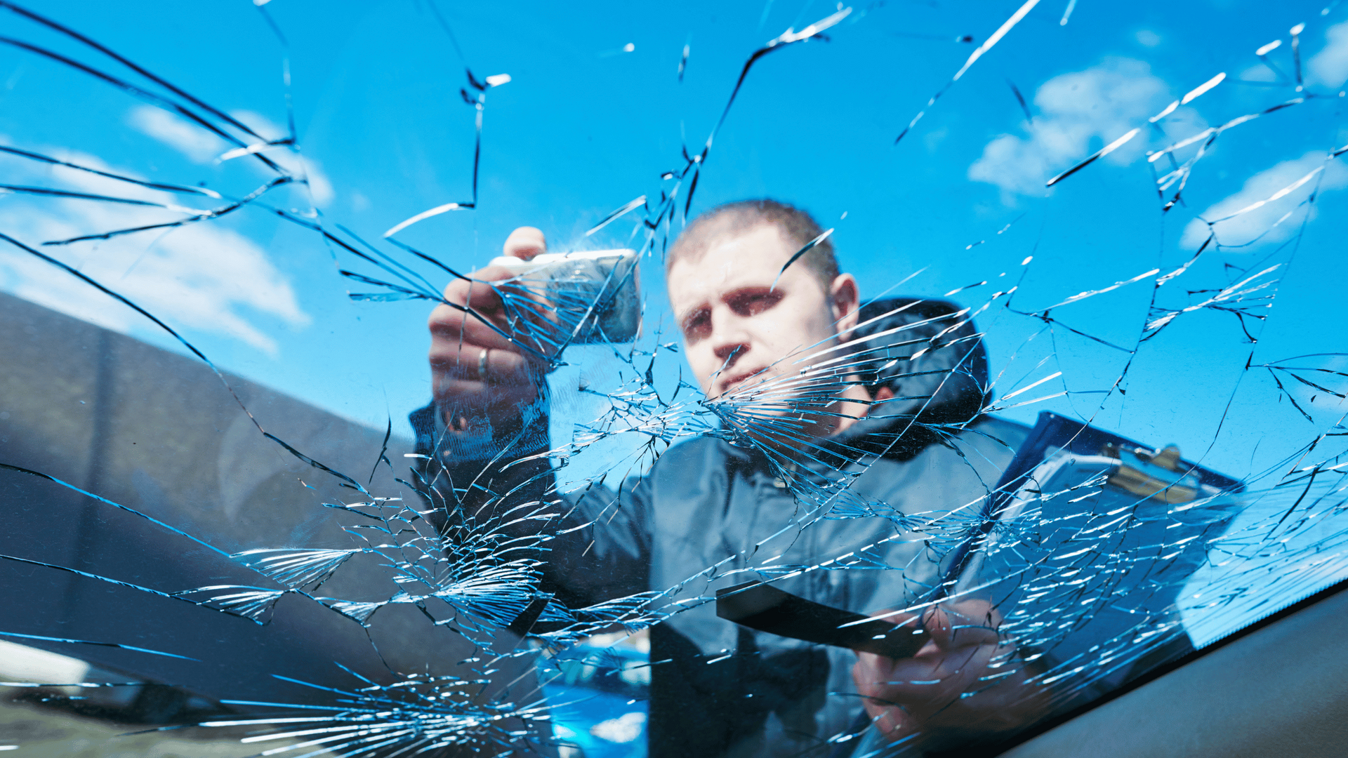 Navigating Insurance Claims for Windshield Repairs and Replacements