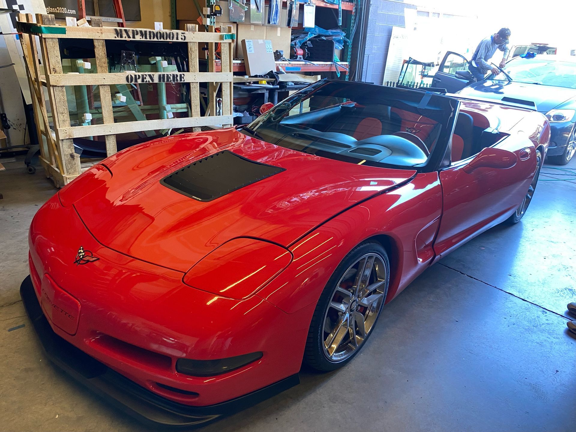 Auto Glass 2020: replace your windshield & get cash back! Mobile windshield replacement in Phoenix, AZ and surrounding areas. We come to you 100% warranty on windshield replacement & repair.