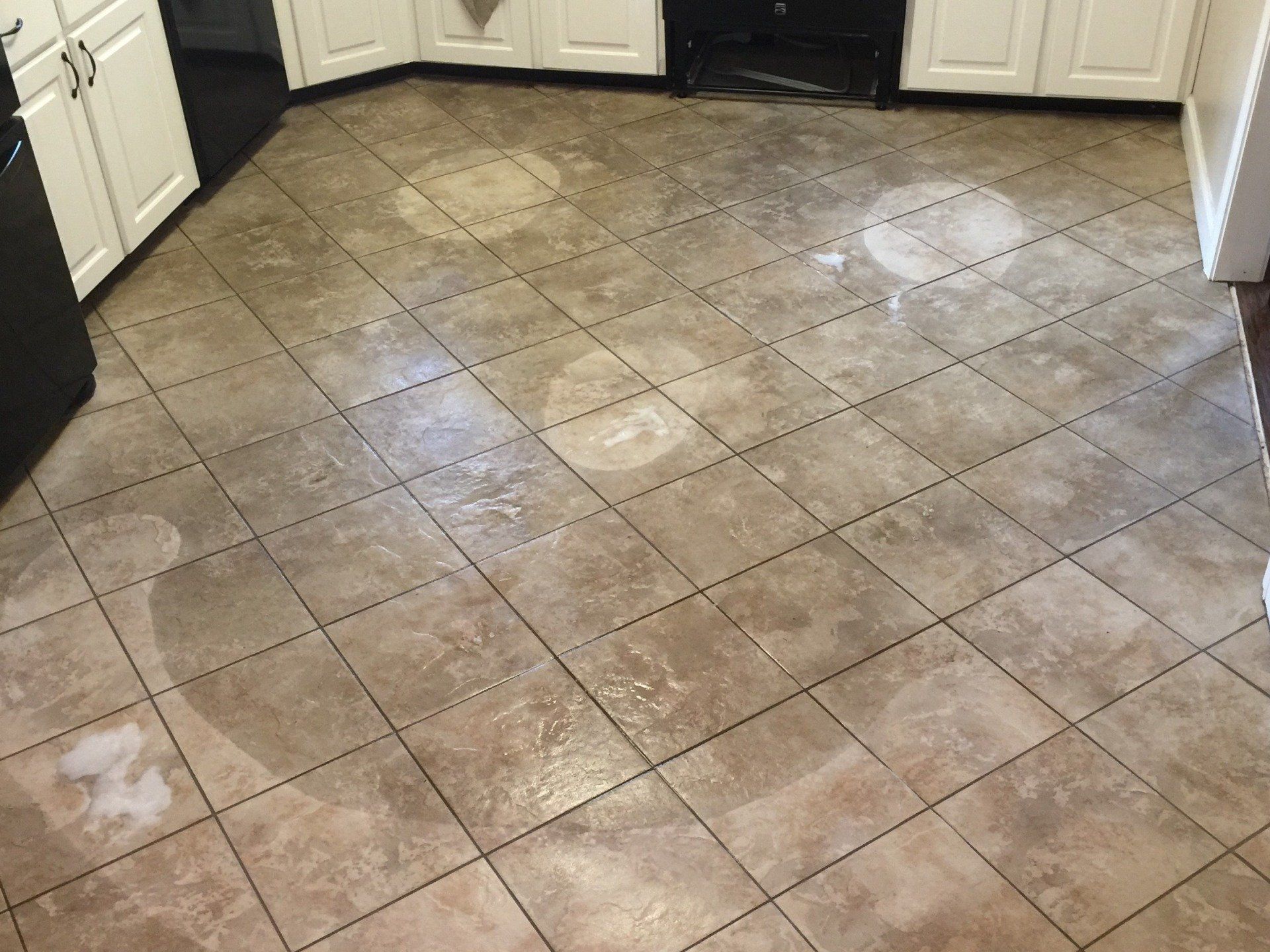 Shiny tile in the kitchen after cleaning