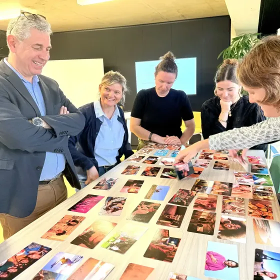 Groupe de professionnels des ressources humaines qui joue au jeu des Signaux Faibles, développé par PepPsy