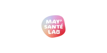 Logo de "MAY' SANTÉ LAB" à l'intérieur d'une tache de couleur dégradée, texte blanc sur fond blanc.