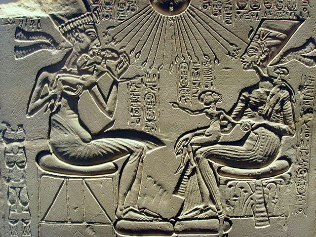 Akhenaten and Nefertiti receive life