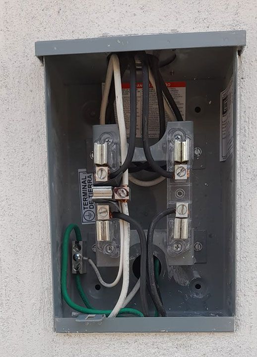 ELECTRICISTA Y PLOMERÍA PÉREZ