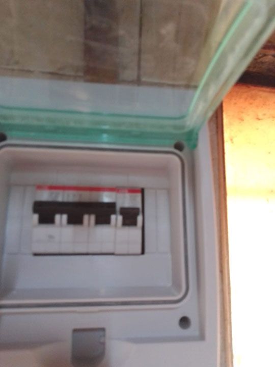 ELECTRICISTA Y PLOMERÍA PÉREZ