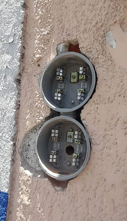 ELECTRICISTA Y PLOMERÍA PÉREZ