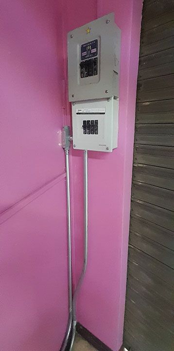 ELECTRICISTA Y PLOMERÍA PÉREZ