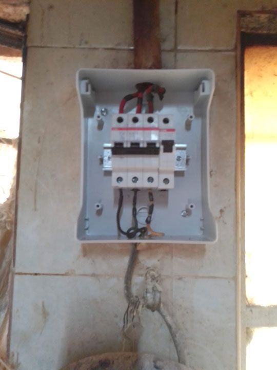 ELECTRICISTA Y PLOMERÍA PÉREZ