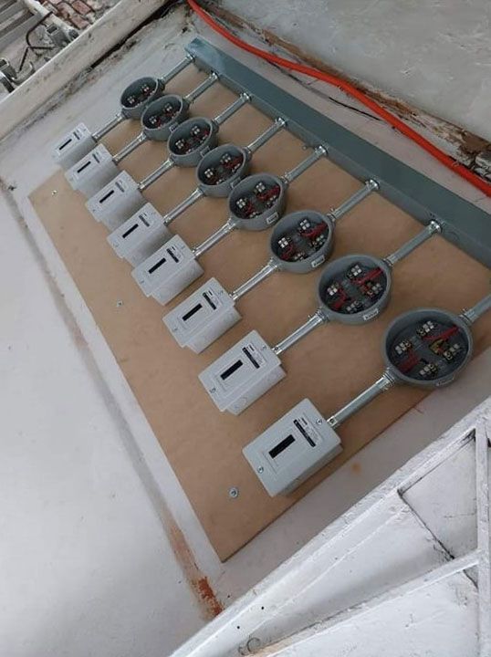 ELECTRICISTA Y PLOMERÍA PÉREZ