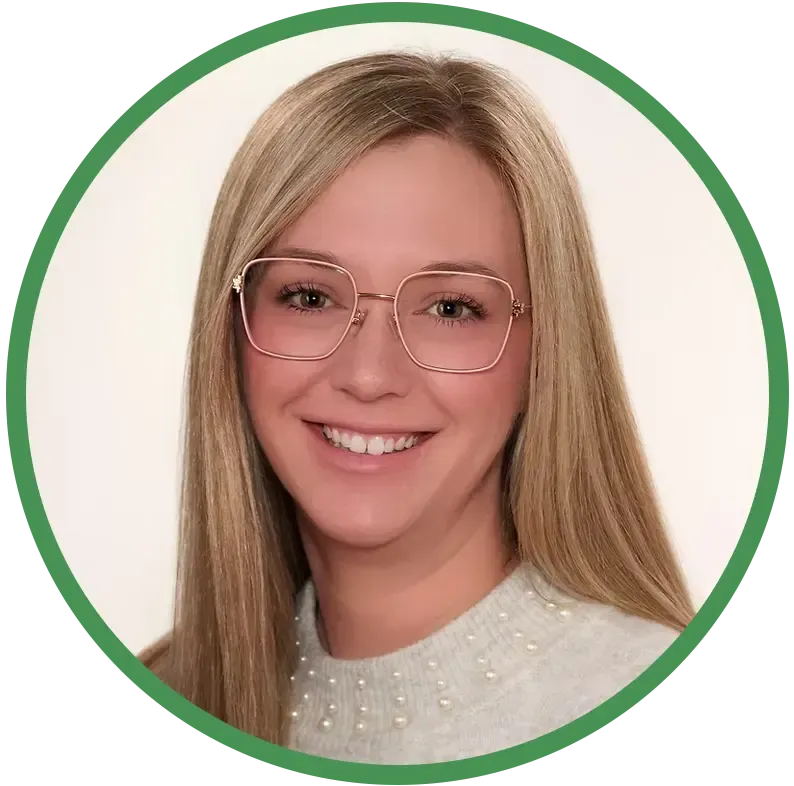 Portrait of a smiling woman with glasses on a white background, framed by a green circle