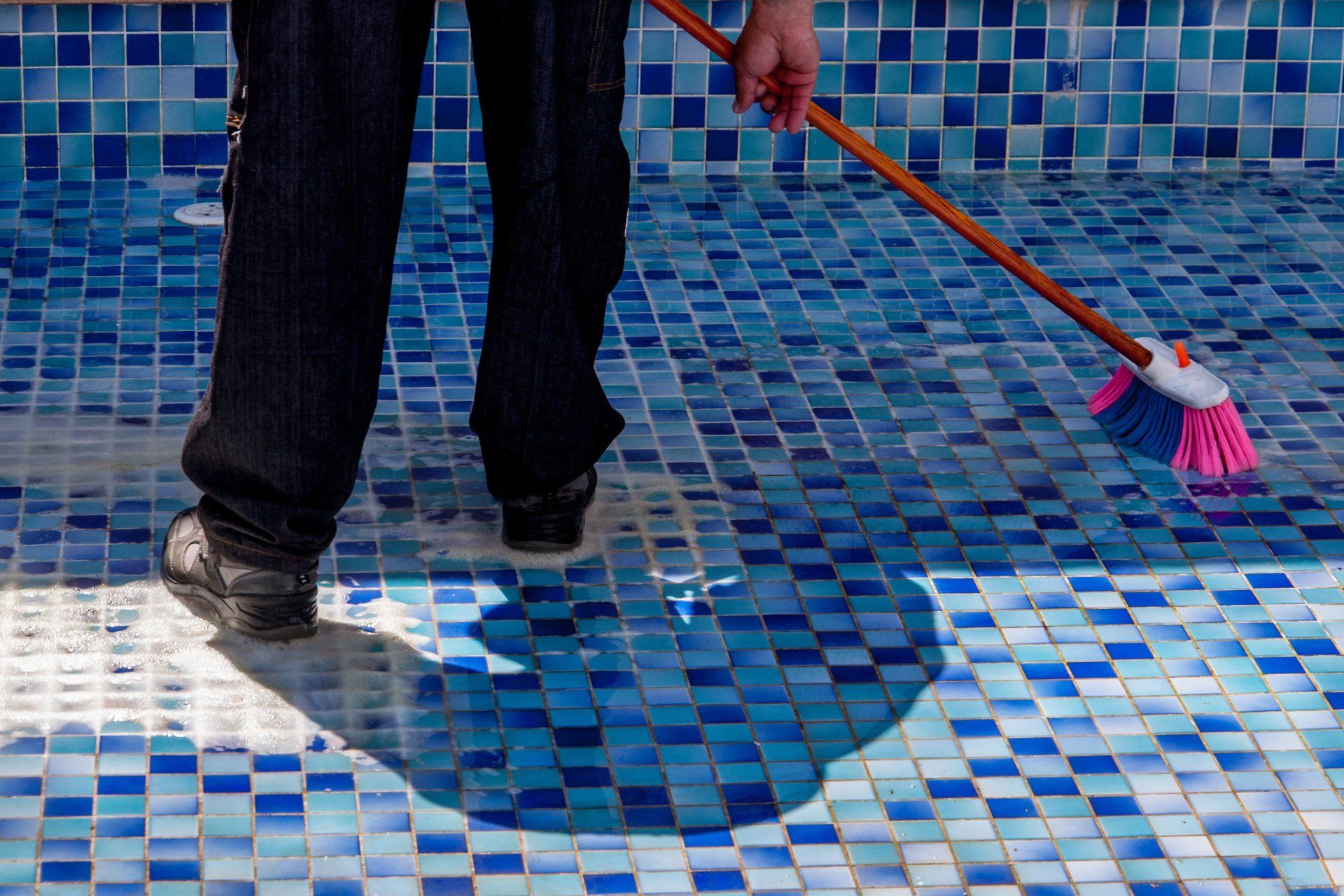 using pool tile cleaners